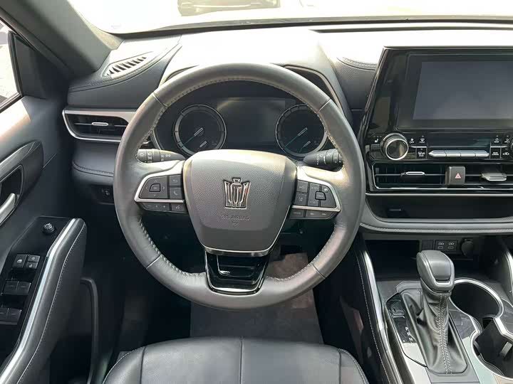 Фото 9 - Toyota Crown Kluger