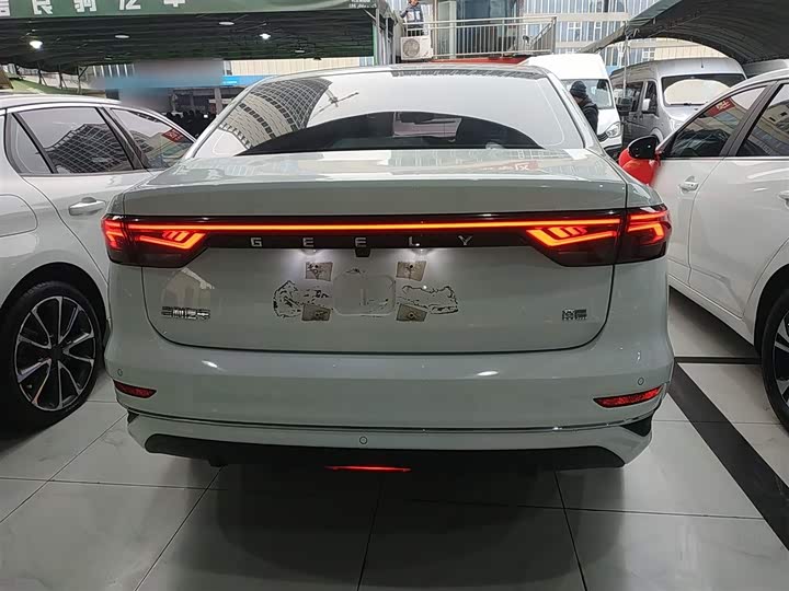 Фото 6 - Geely Emgrand