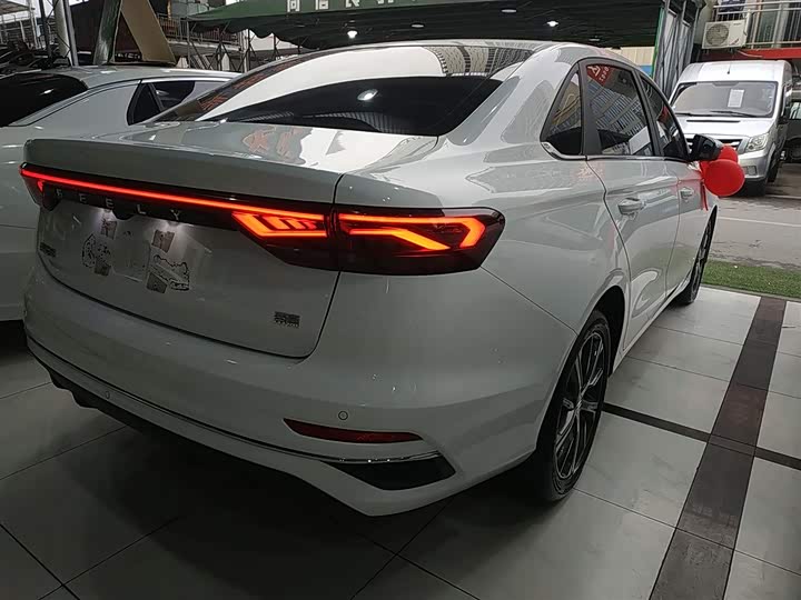 Фото 8 - Geely Emgrand