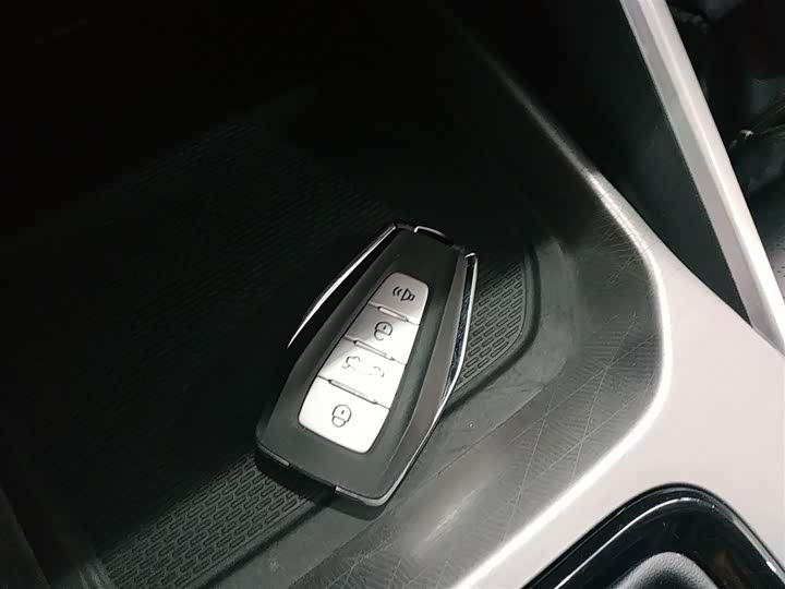 Фото 9 - Geely Emgrand