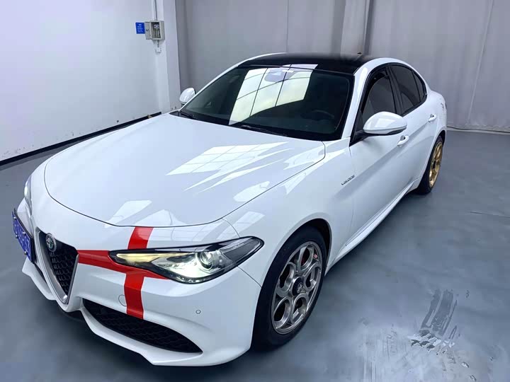 Фото 1 - Alfa Romeo Giulia