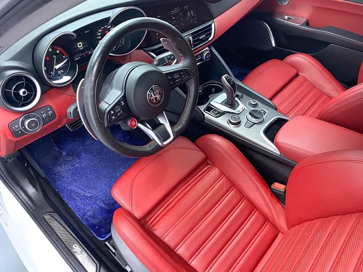 Фото 2 - Alfa Romeo Giulia