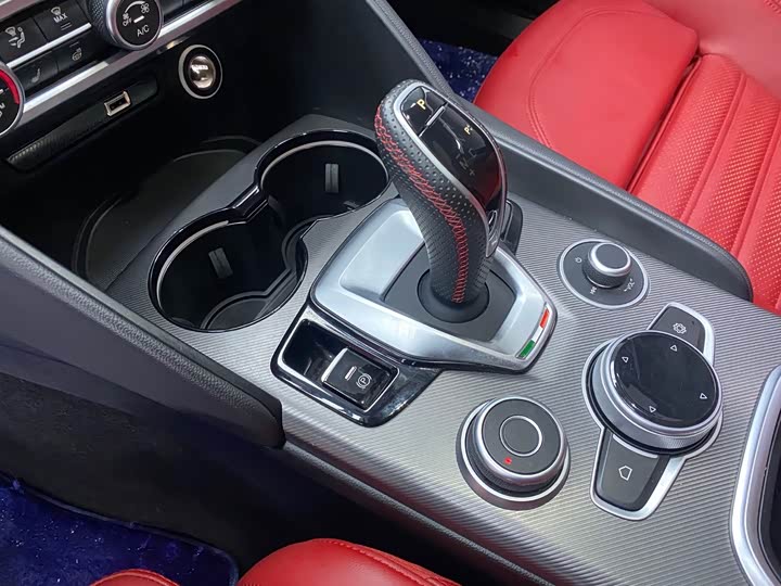 Фото 6 - Alfa Romeo Giulia