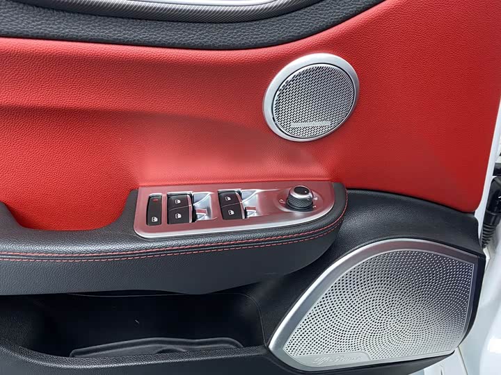 Фото 7 - Alfa Romeo Giulia