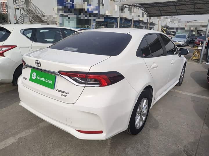 Фото 7 - Toyota Corolla