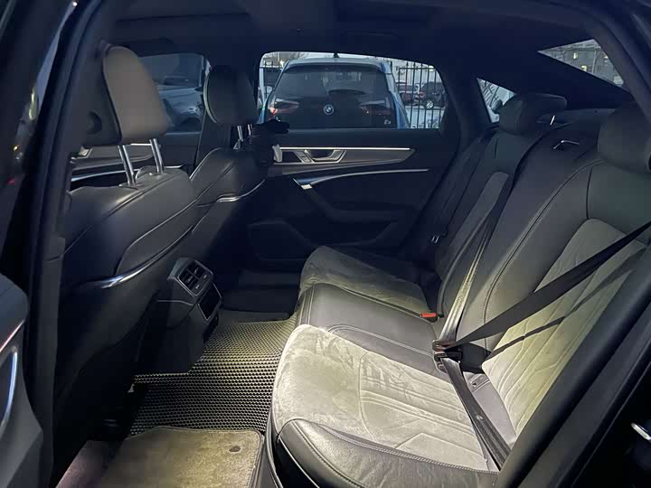 Фото 9 - Audi A6L