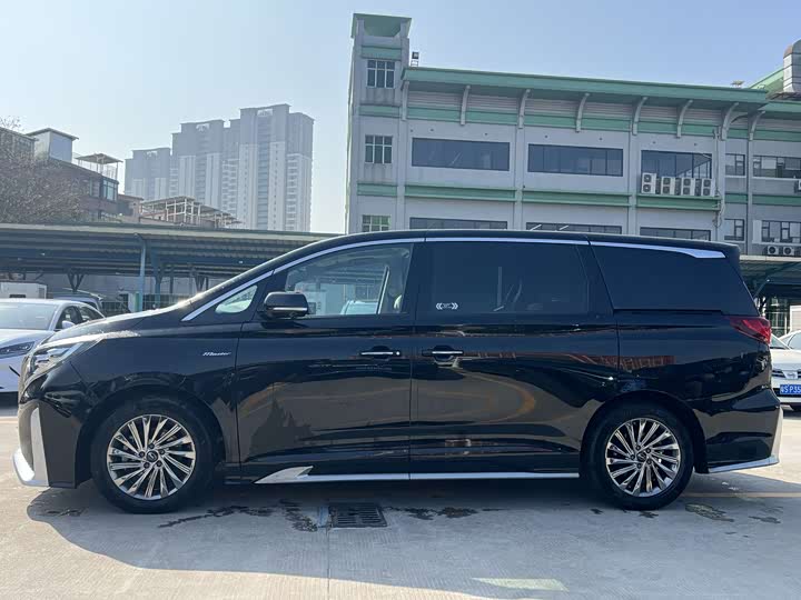 Фото 3 - GAC Trumpchi M8