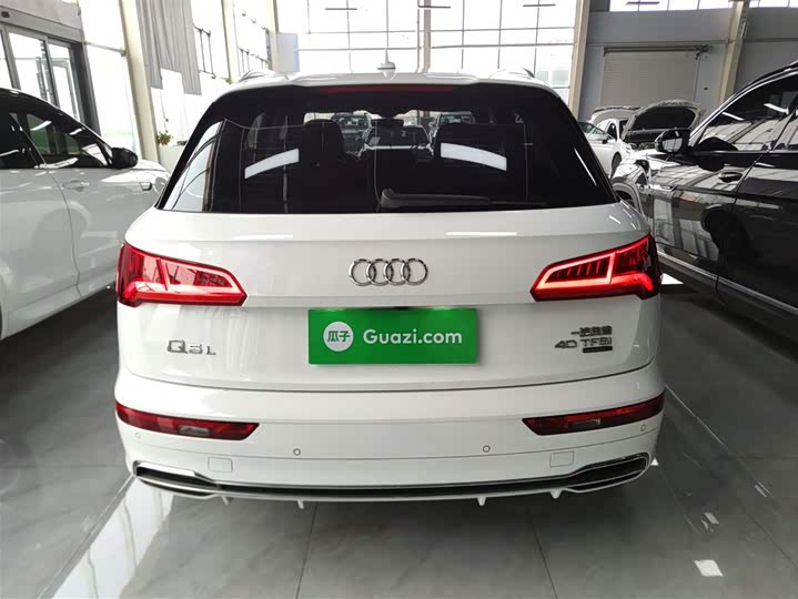 Фото 6 - Audi Q5L