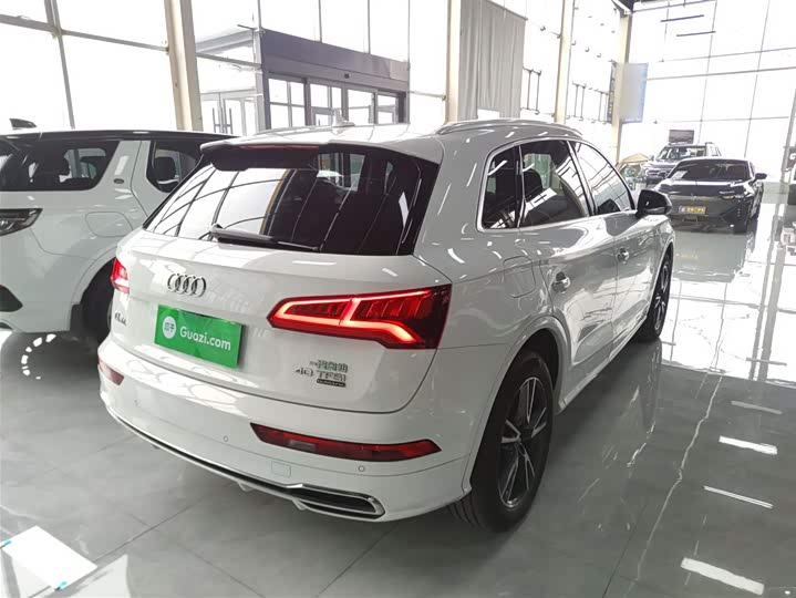Фото 7 - Audi Q5L