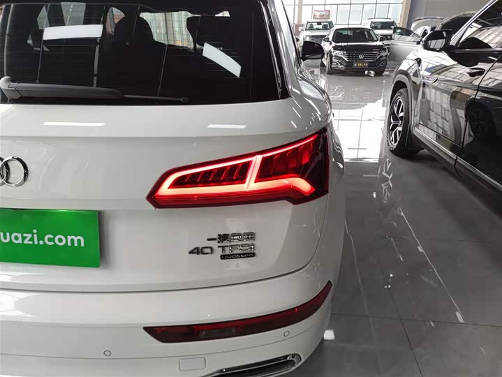 Фото 8 - Audi Q5L