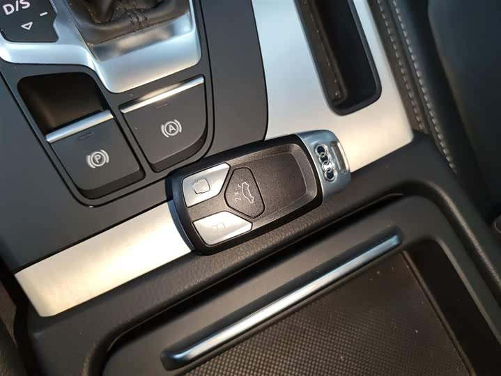 Фото 9 - Audi Q5L