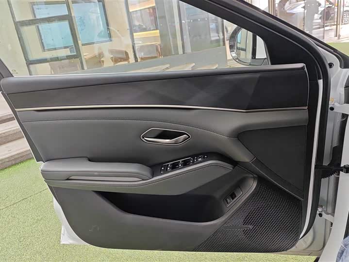 Фото 7 - BYD Qin L