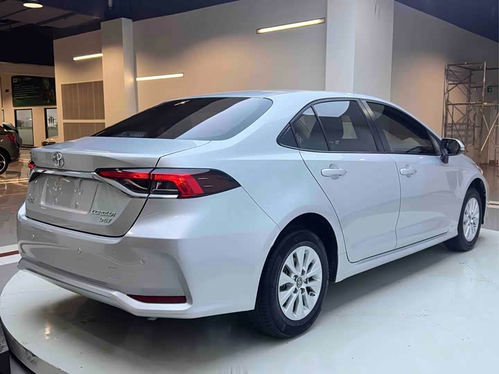 Фото 6 - Toyota Corolla