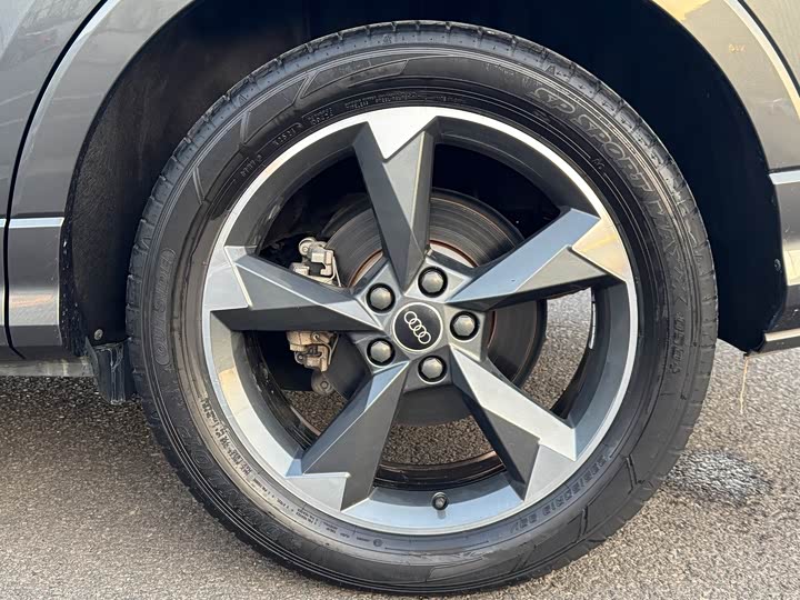 Фото 8 - Audi Q3