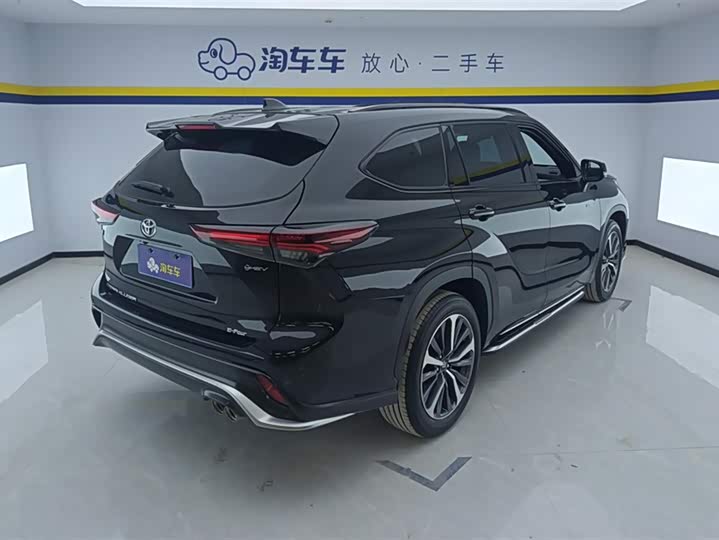 Фото 3 - Toyota Crown Kluger