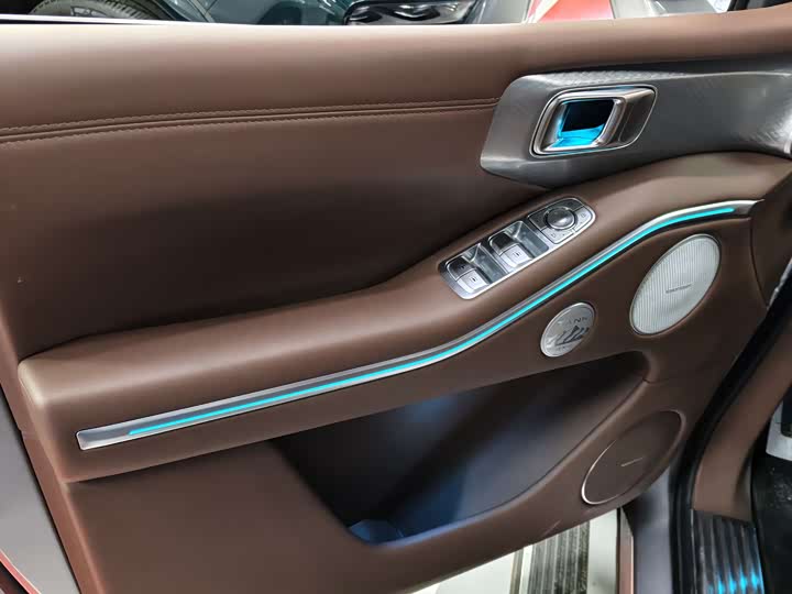 Фото 4 - Tank 700 Hybrid