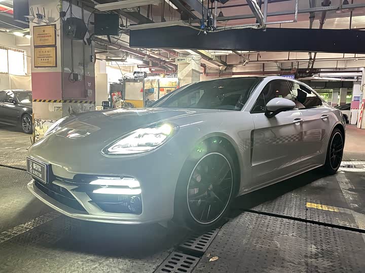 Фото 1 - Porsche Panamera