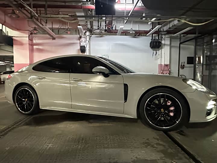 Фото 3 - Porsche Panamera