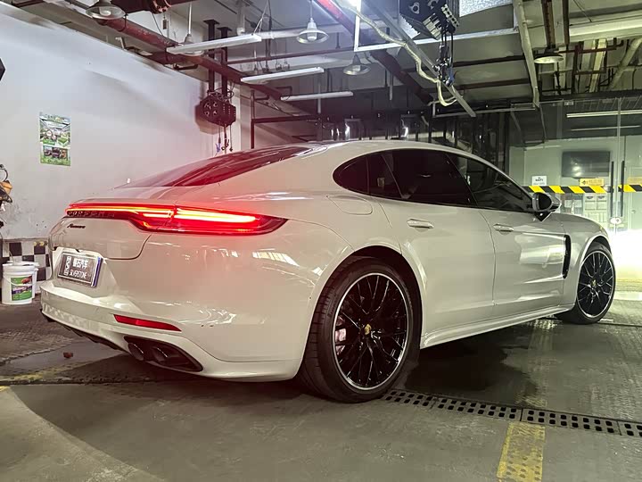 Фото 4 - Porsche Panamera