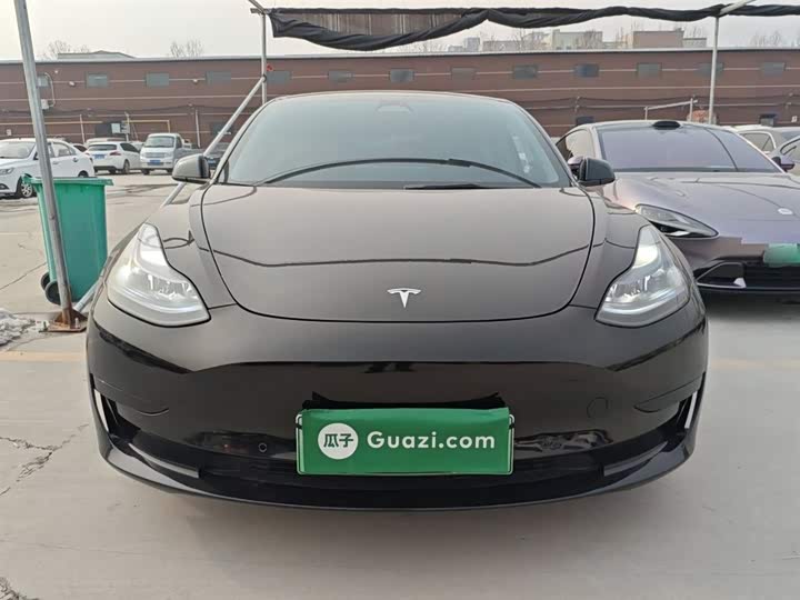 Фото 3 - Tesla Model 3