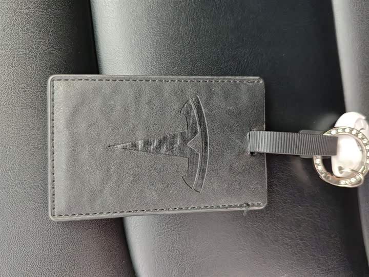 Фото 9 - Tesla Model 3