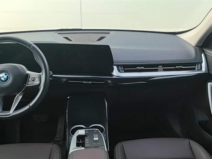 Фото 6 - BMW iX1