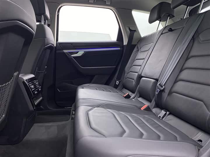 Фото 8 - Volkswagen Touareg