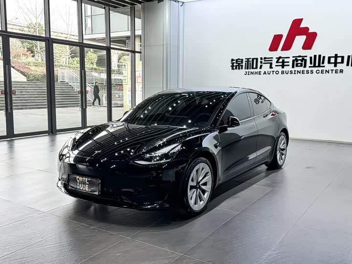 Фото 1 - Tesla Model 3