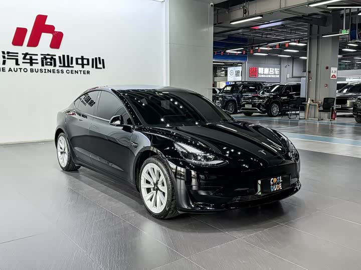 Фото 3 - Tesla Model 3