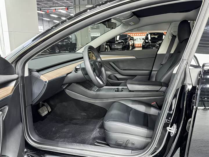 Фото 4 - Tesla Model 3