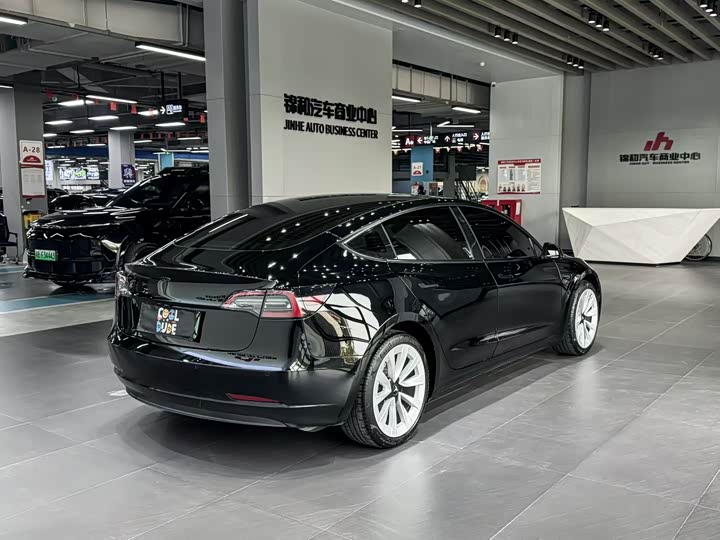 Фото 7 - Tesla Model 3