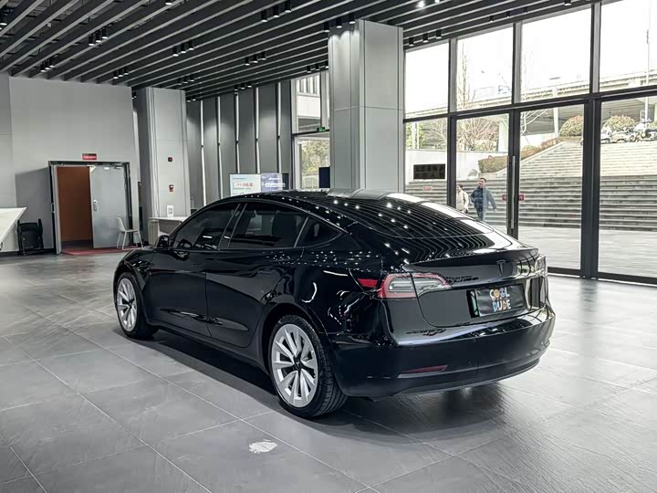 Фото 9 - Tesla Model 3