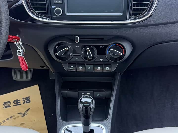 Фото 9 - Kia Pegas