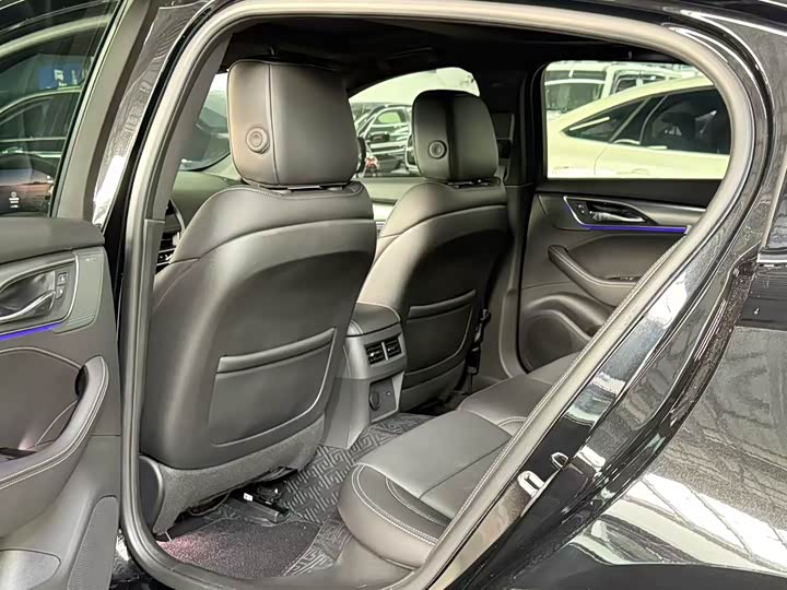 Фото 6 - Cadillac CT5