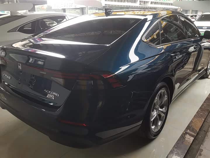 Фото 3 - Honda Accord