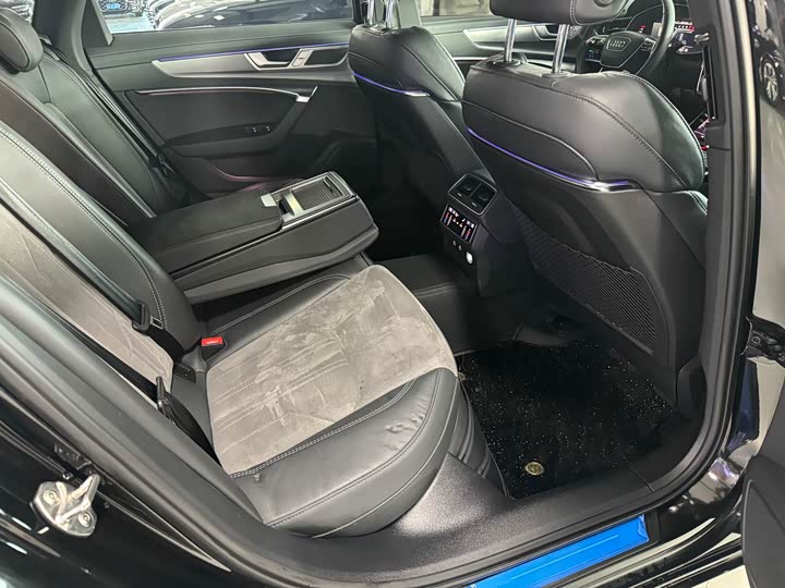 Фото 9 - Audi A6L