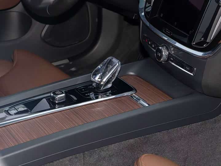 Фото 9 - Volvo S60