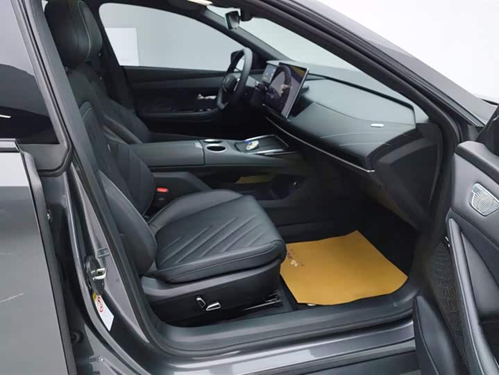 Фото 8 - Changan Deepal SL03