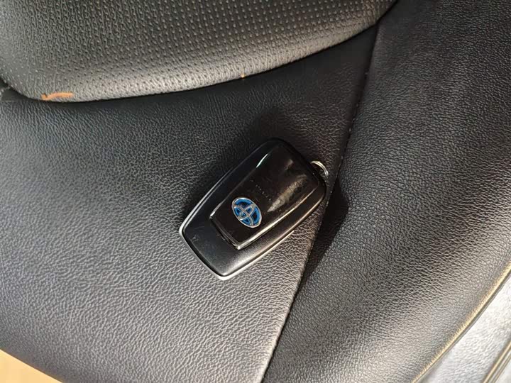 Фото 9 - Toyota Camry