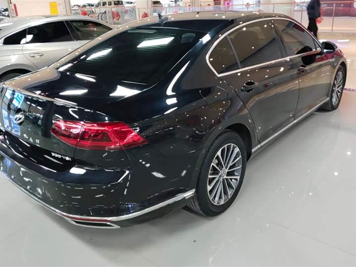 Фото 3 - Volkswagen Magotan