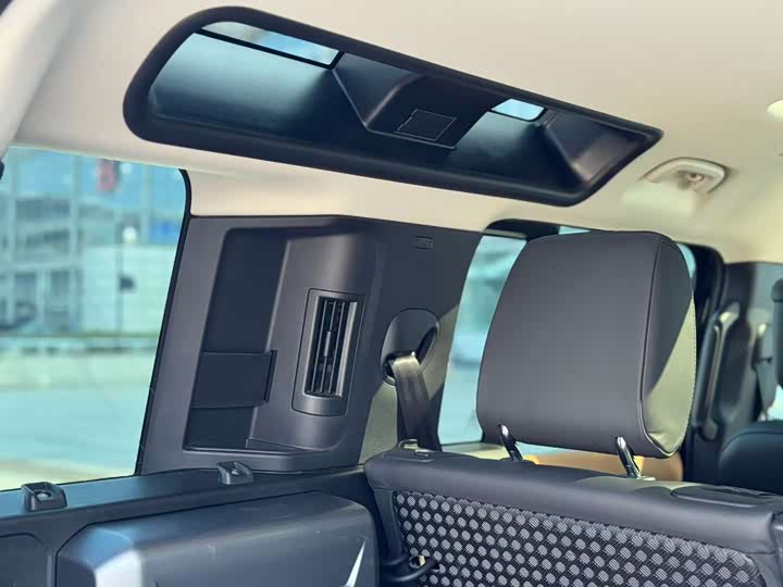 Фото 8 - Land Rover Defender