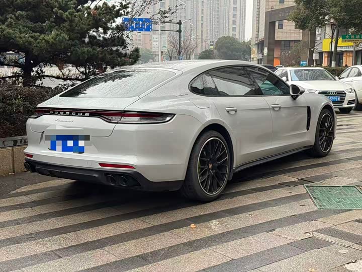 Фото 2 - Porsche Panamera