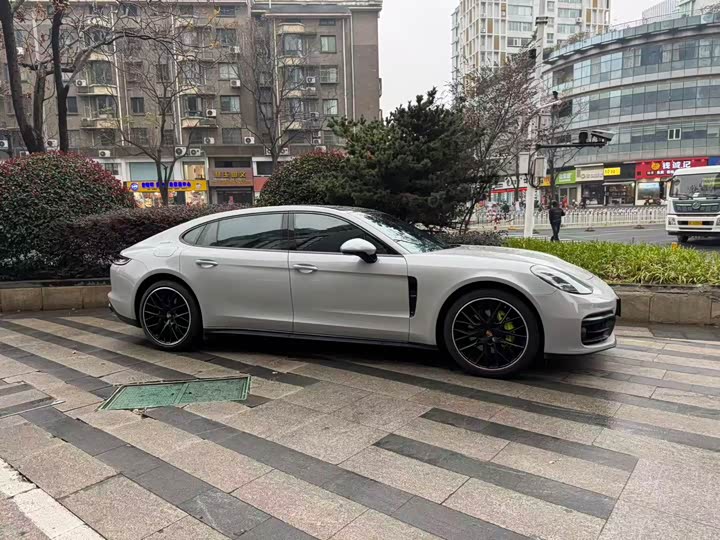 Фото 3 - Porsche Panamera