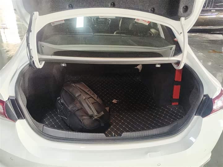 Фото 9 - Chevrolet Malibu XL