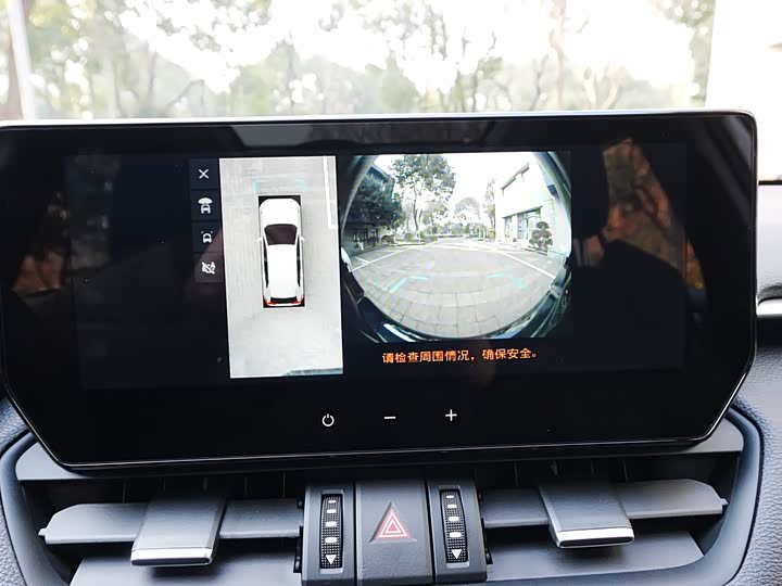 Фото 9 - Toyota Wildlander