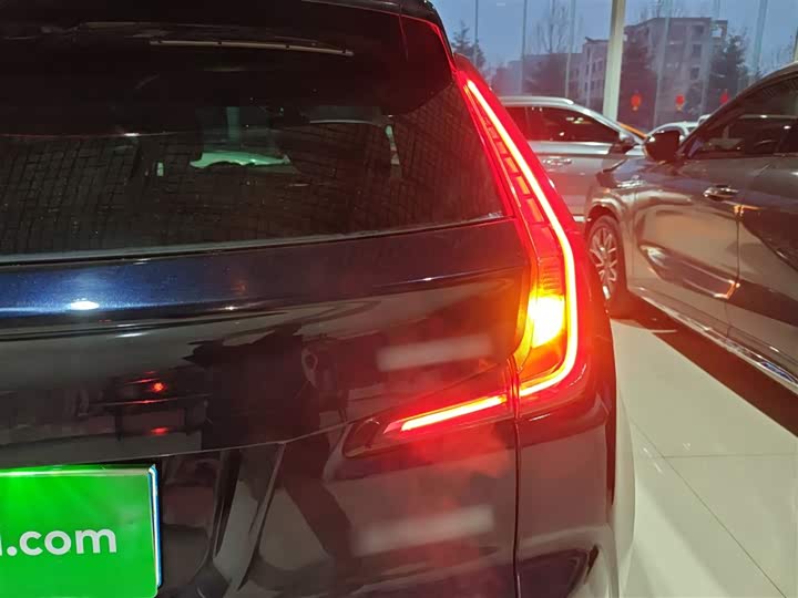 Фото 8 - Cadillac XT4