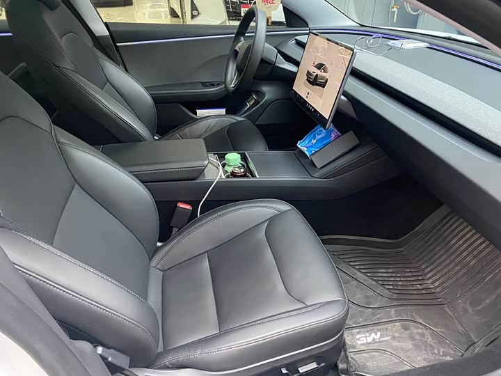 Фото 9 - Tesla Model 3