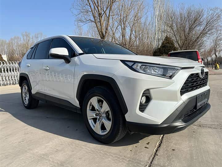 Фото 2 - Toyota RAV4
