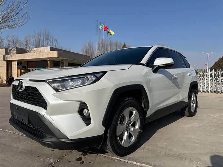 Фото 7 - Toyota RAV4