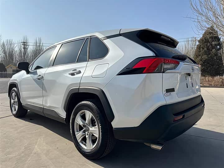 Фото 9 - Toyota RAV4